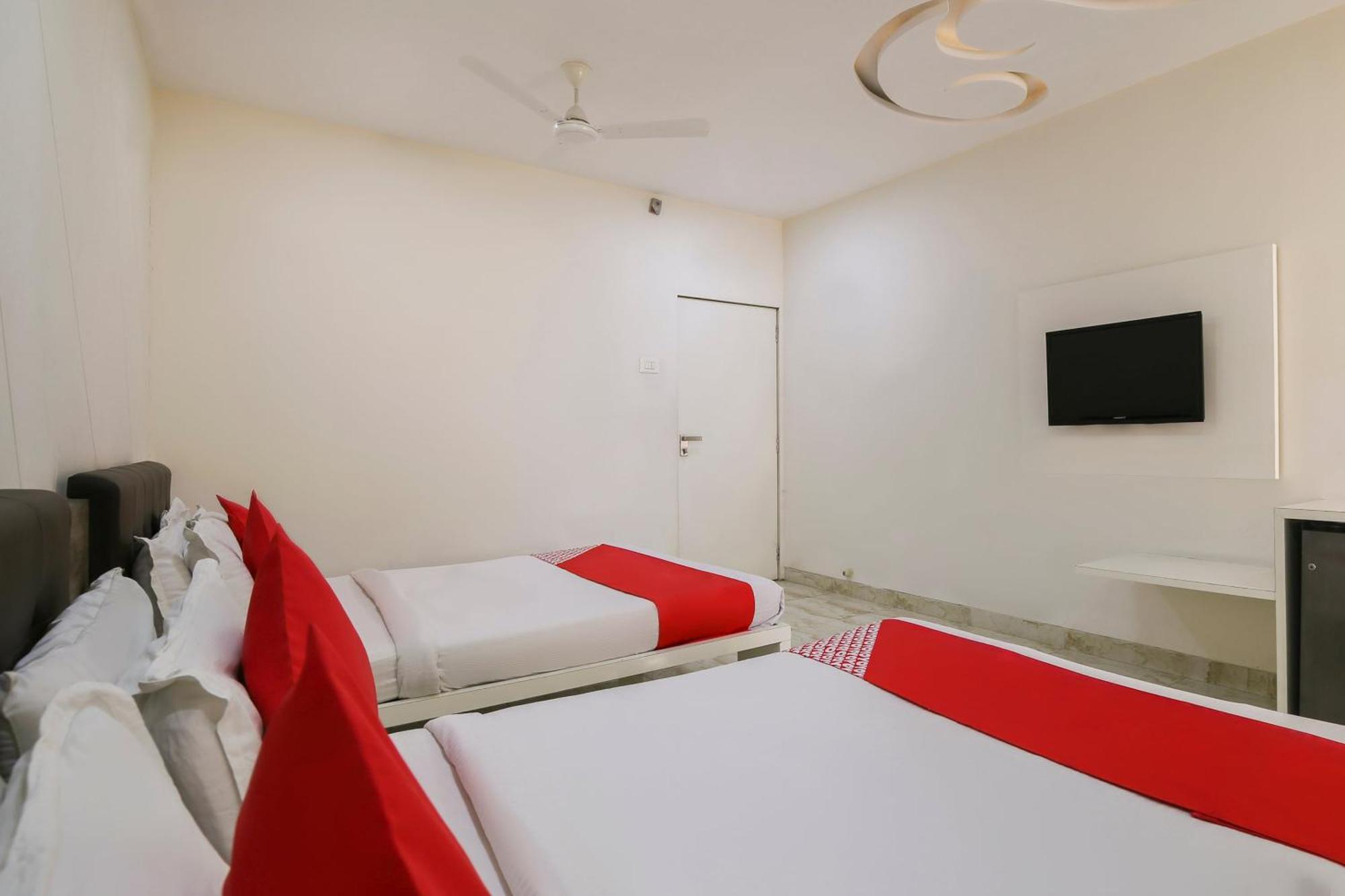 Hotel O Shiv Vatika Banquet & Rooms Bhatha Esterno foto