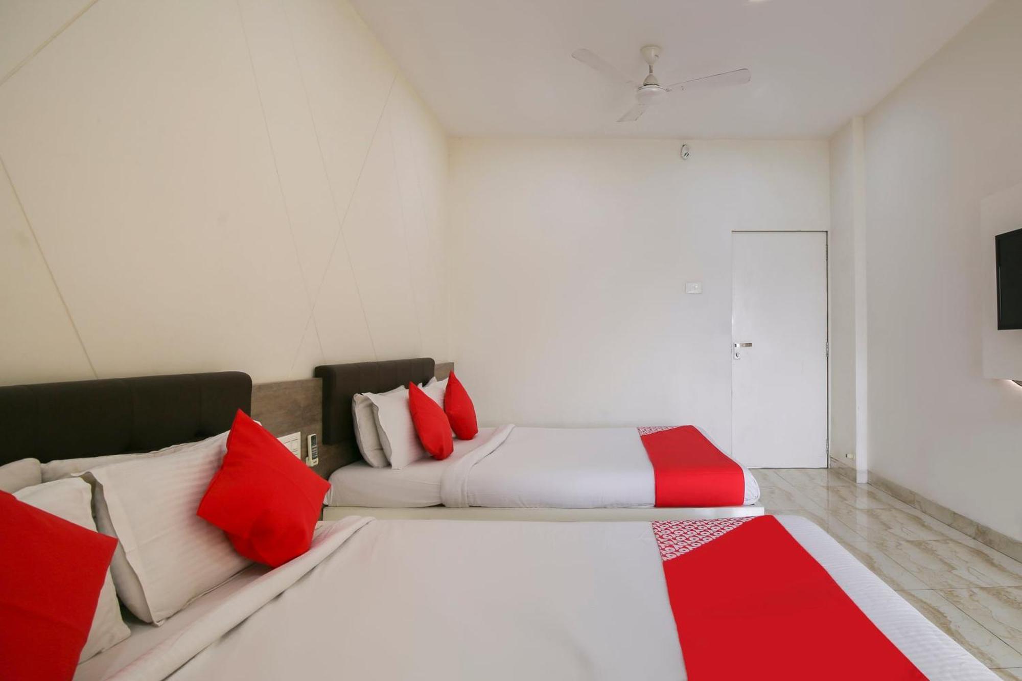Hotel O Shiv Vatika Banquet & Rooms Bhatha Esterno foto