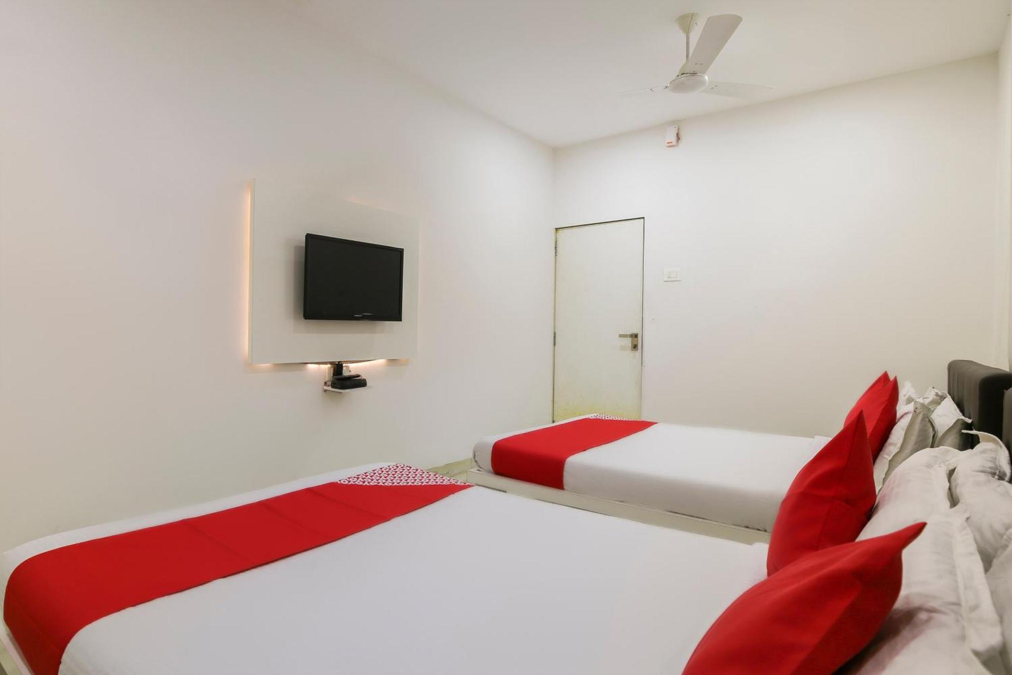 Hotel O Shiv Vatika Banquet & Rooms Bhatha Esterno foto
