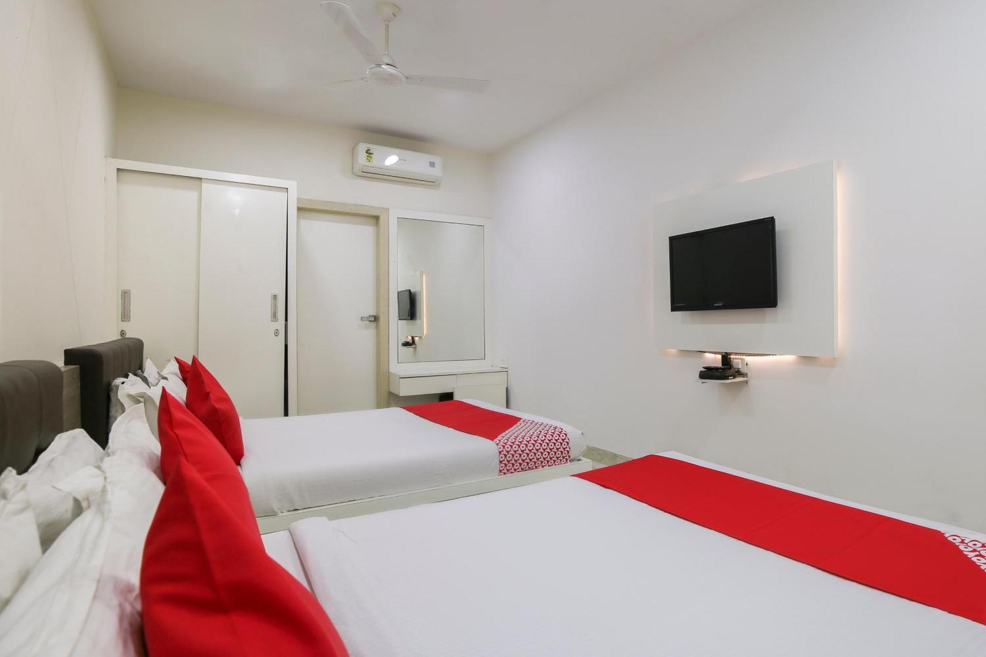 Hotel O Shiv Vatika Banquet & Rooms Bhatha Esterno foto