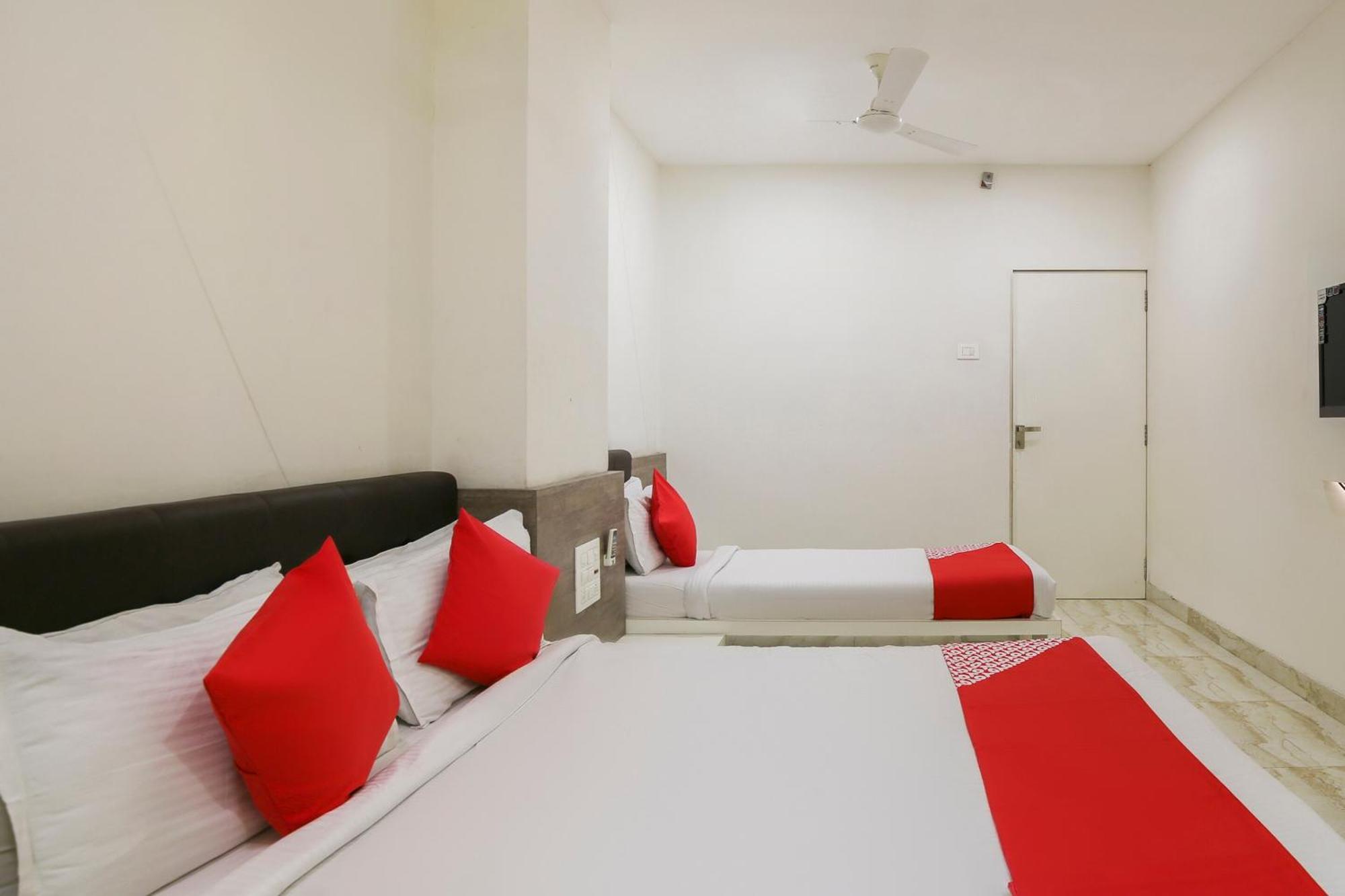Hotel O Shiv Vatika Banquet & Rooms Bhatha Esterno foto