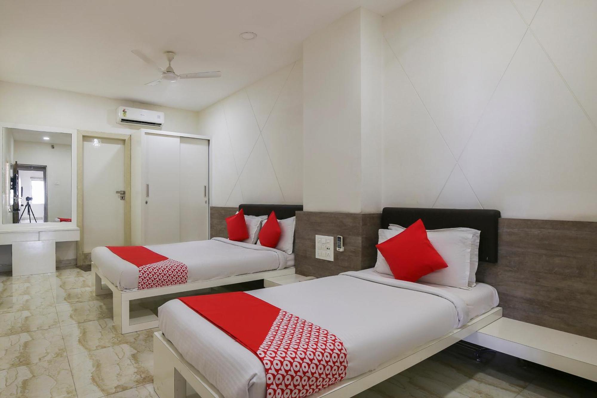 Hotel O Shiv Vatika Banquet & Rooms Bhatha Esterno foto