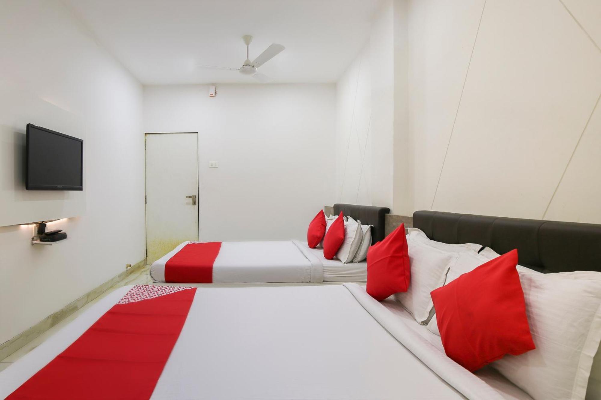 Hotel O Shiv Vatika Banquet & Rooms Bhatha Esterno foto